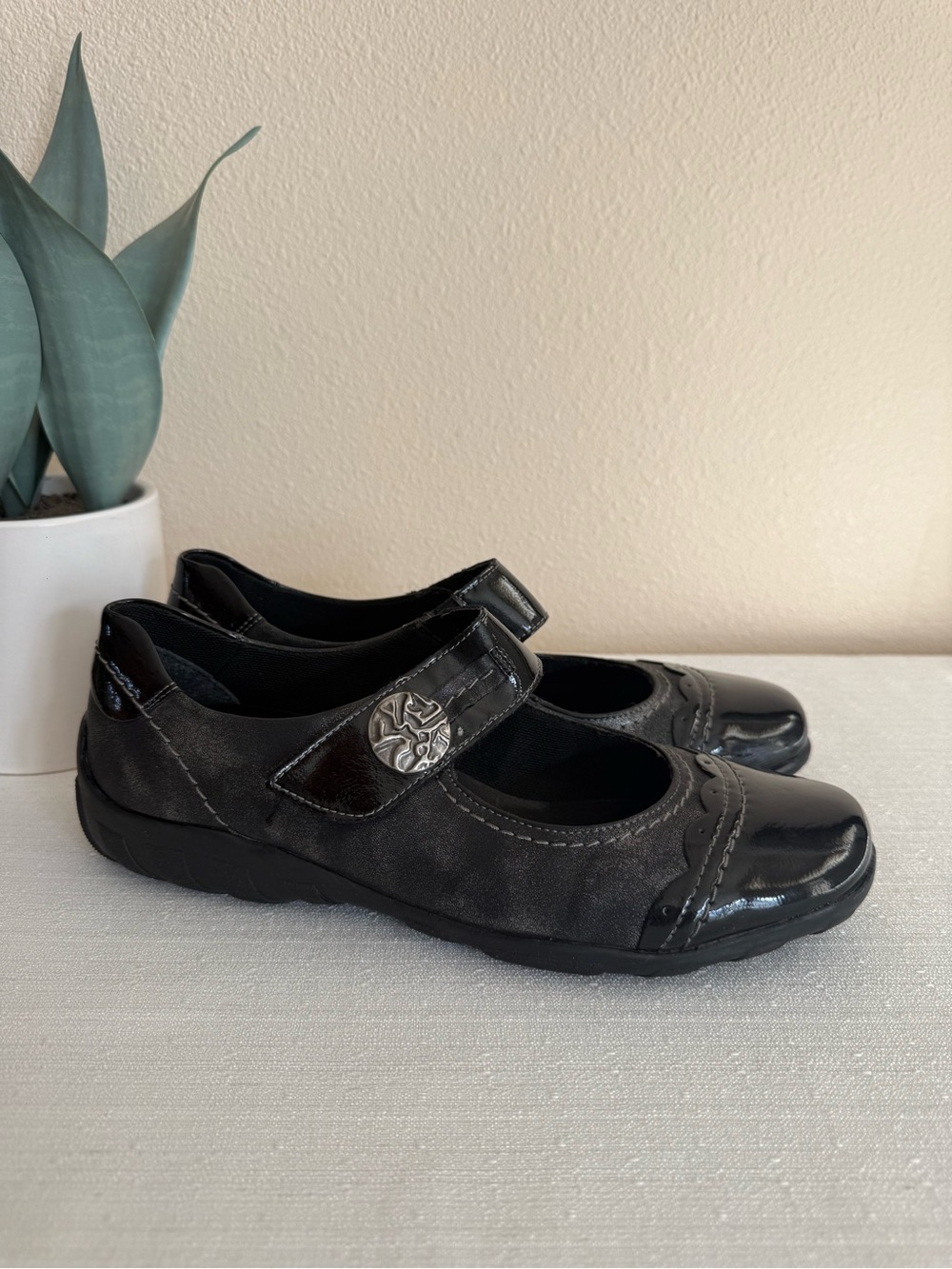 Remonte Women's Black Leather Mary Jane Comfort Flats